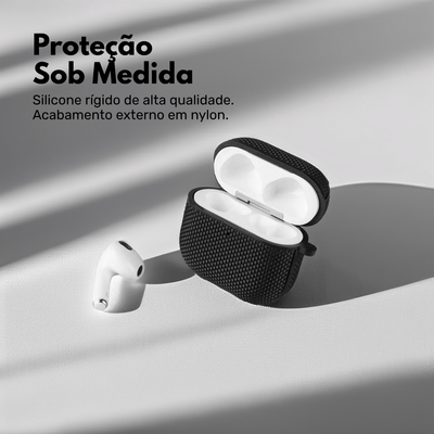 Capa Protetora Nerdcase de Silicone Texturizada Compatível com AirPods 4, Preta